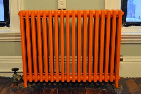 painted-radiator-via-smallspaces.about.com-56a8894d3df78cf7729ea0d7.jpg