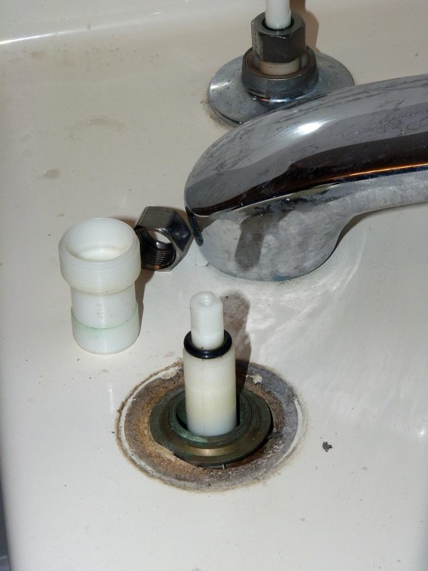 Leaking Moen Roman tub faucet - can't ID brand - HELP! | Terry Love