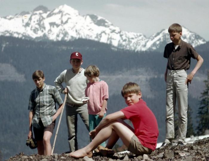 love family hike 1966.jpg