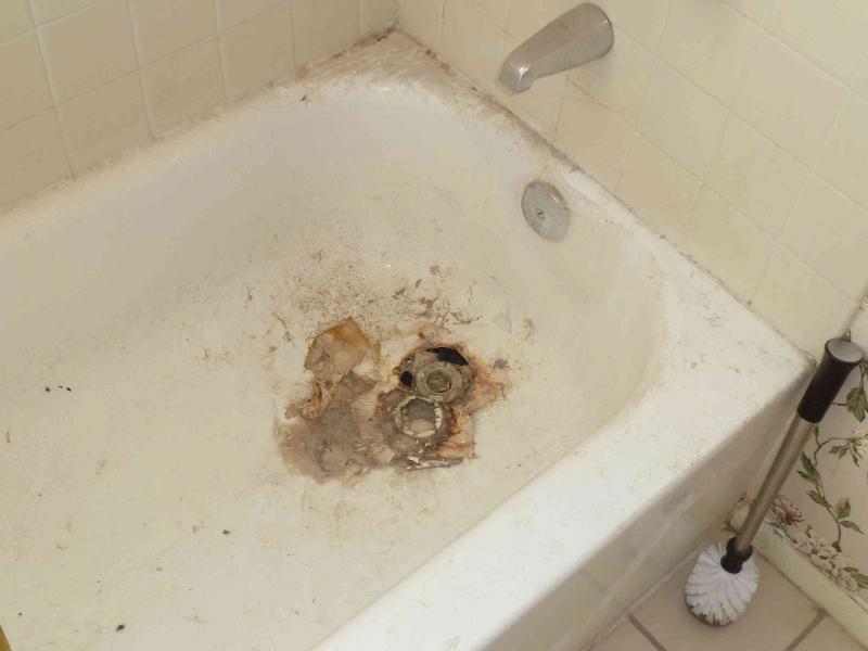 Master tub drain.jpg