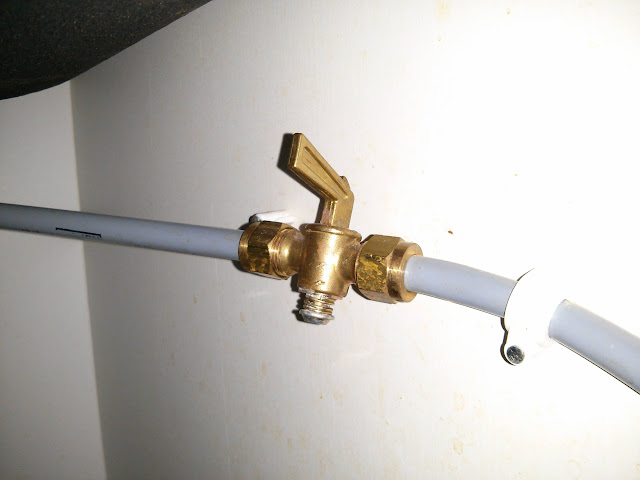 How to hook up this refrigerator water line? : r/Plumbing