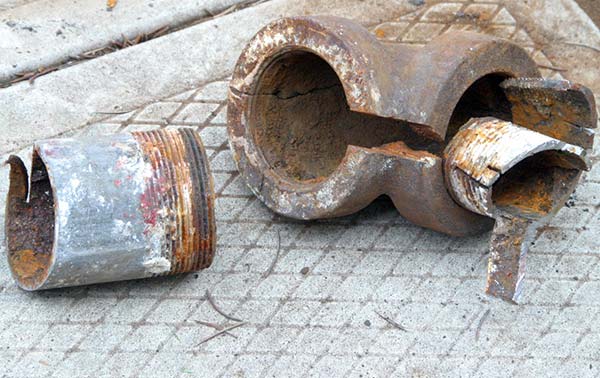 IMG_8098-removing_pipe_elbow_with_grinder.jpg