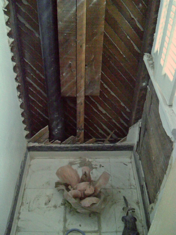 upstairs_toilet.jpg