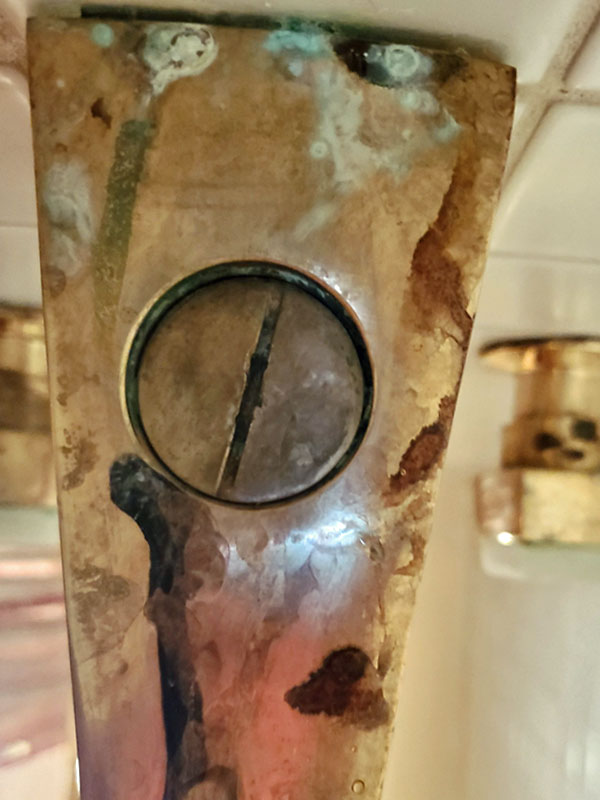 gold-tub-faucet-spout.jpg