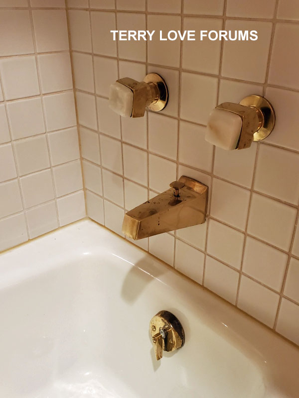 gold-tub-faucet-two-handle.jpg