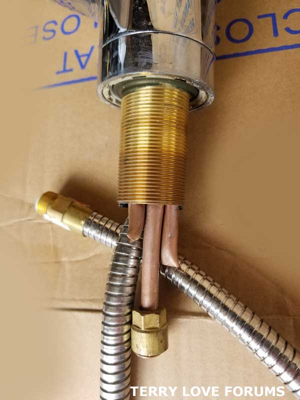 kitchen-faucet-removal-02.jpg