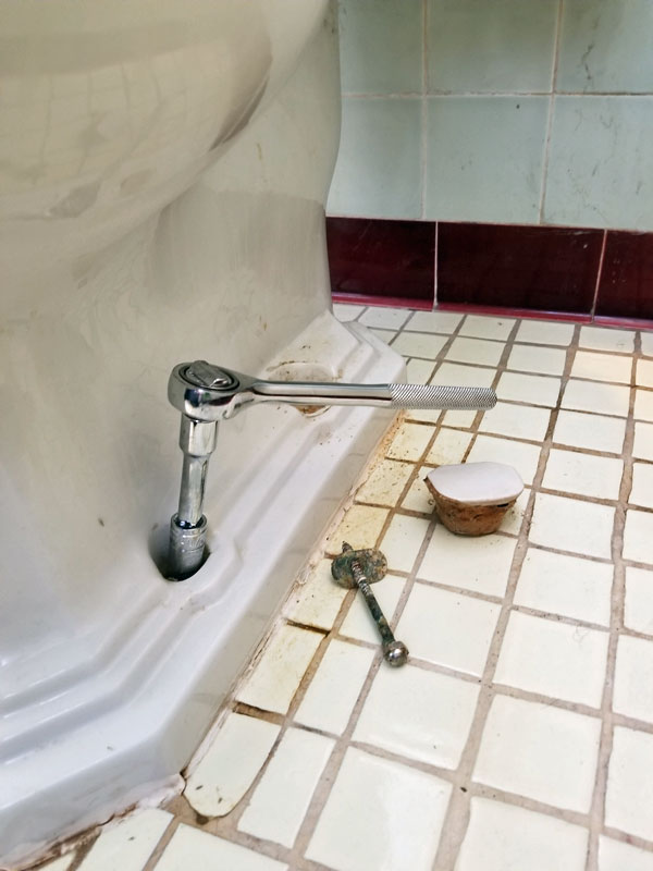 standard-toilet-1947-02.jpg